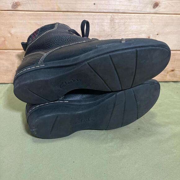 Clarks Whistle Bea Black Leather Quilted Plaid Ankle Boots Women Sz 7.5 M EU 38 - Picture 6 of 7